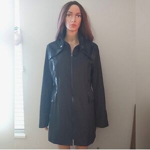 Shelli Segal coat size Large black zip up pleather trim long line